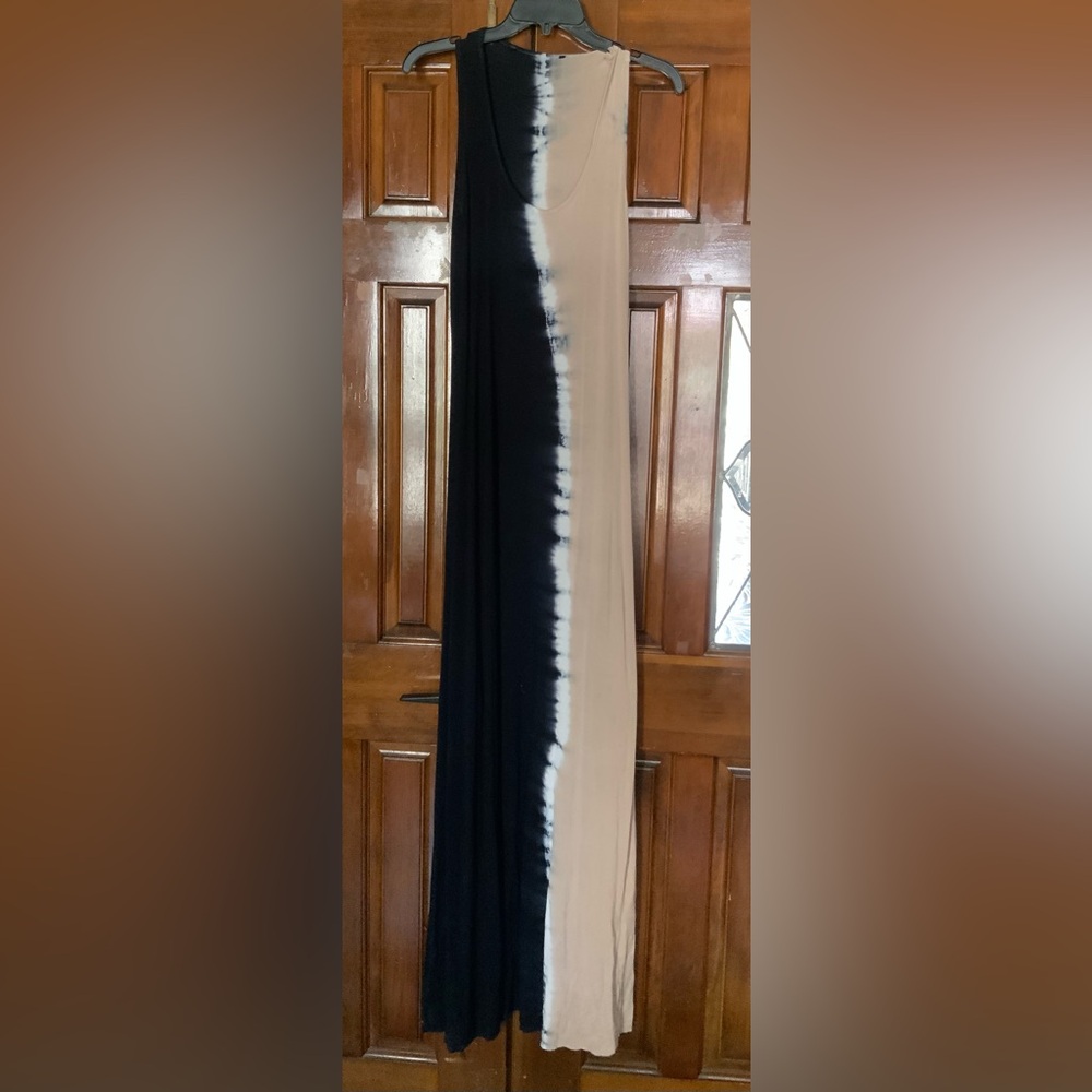 Elegant Black and Cream Maxi Dress